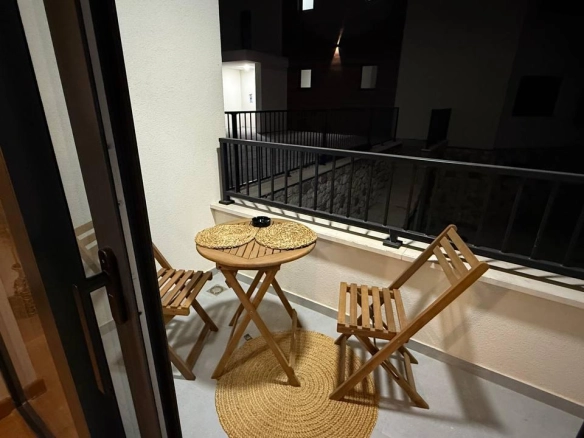 Izdavanje: Jednosoban stan 44 m² sa terasom i pogledom na more – Bečići, Budva