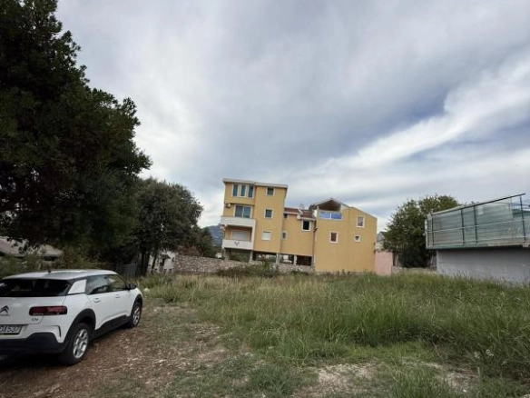 Plac 400 m² sa mogućnošću gradnje P+2 – Dobra Voda, Bar
