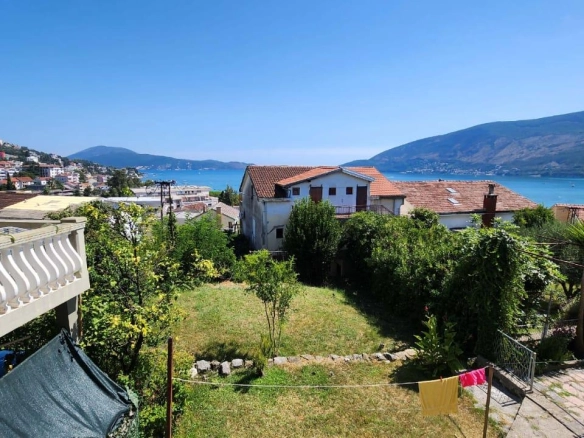 Polovina stare kamene kuće 126 m² sa pogledom na more – Igalo, Herceg Novi