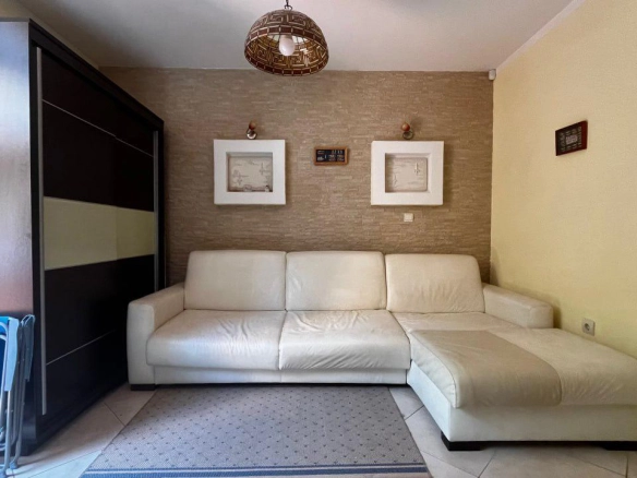 Jednosoban stan 47 m² sa terasom od 100 m² – Petrovac, Budva