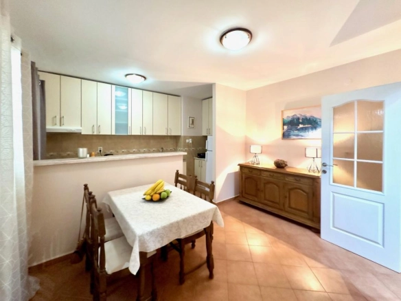 Dvosoban stan 80 m² sa terasom i parkingom – Seljanovo, Tivat