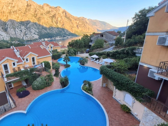 Jednosoban stan 63 m² sa pogledom na zaliv i planine – Orahovac, Kotor