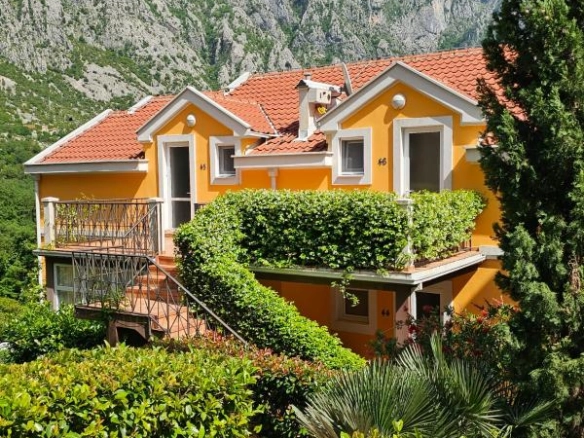Jednosoban stan 63 m² sa pogledom na zaliv i planine – Orahovac, Kotor