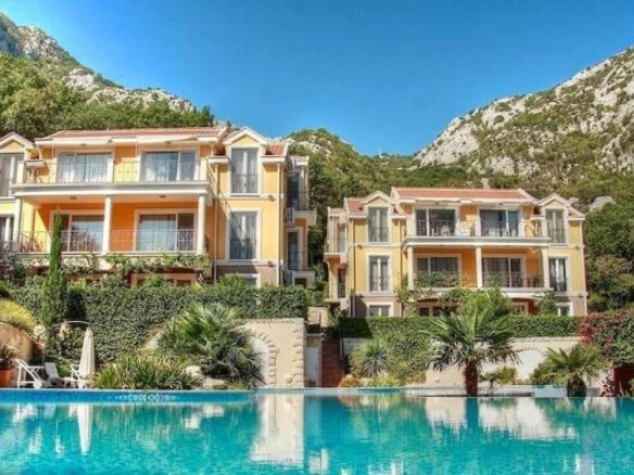 Jednosoban stan 63 m² sa pogledom na zaliv i planine – Orahovac, Kotor