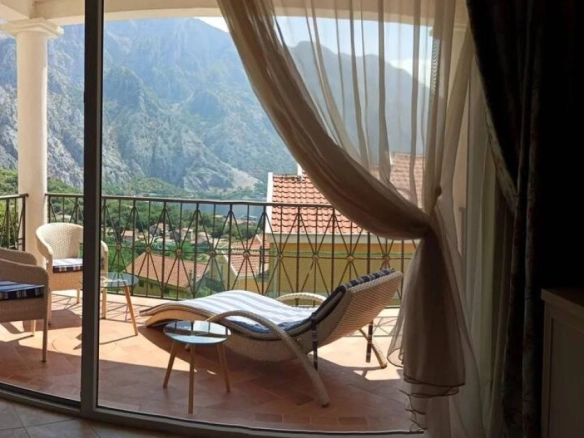 Jednosoban stan 63 m² sa pogledom na zaliv i planine – Orahovac, Kotor