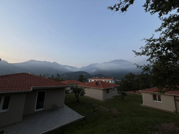 Kuća 138 m² sa pogledom na planine u ograđenom naselju – Zupci, Bar