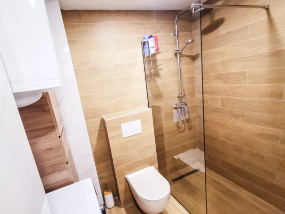 Dvosoban stan 61 m² sa terasom, namješten – Ljubović, Podgorica