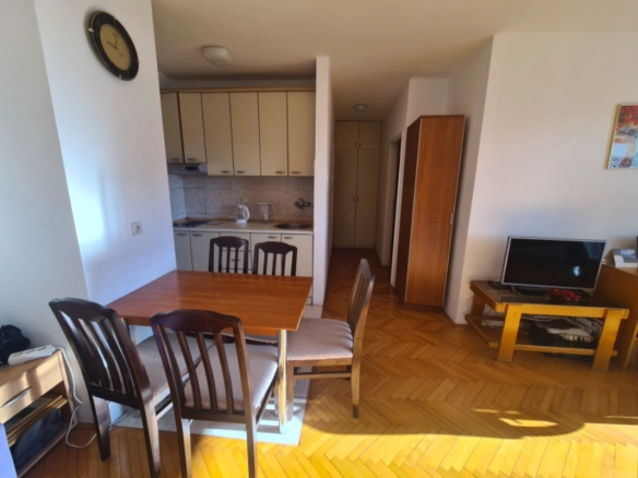 Trosoban stan 100 m² sa dva ulaza i terasama – Babilonija, Budva