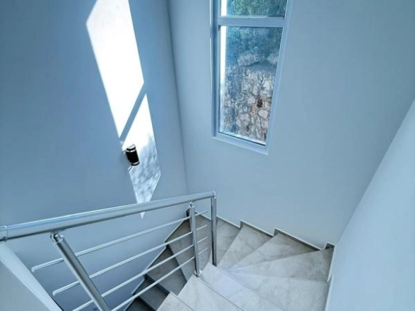 Kuća 150 m² sa bazenom i panoramskim pogledom na more – Ratac, Bar