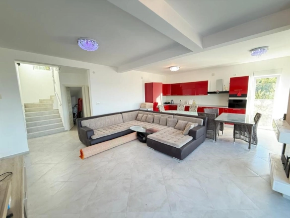 Kuća 150 m² sa bazenom i panoramskim pogledom na more – Ratac, Bar