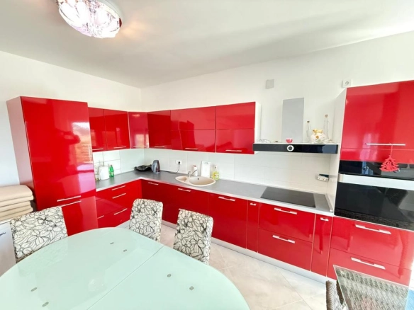 Kuća 150 m² sa bazenom i panoramskim pogledom na more – Ratac, Bar