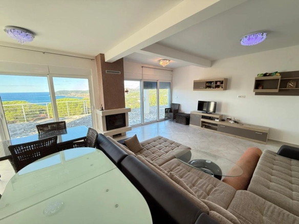 Kuća 150 m² sa bazenom i panoramskim pogledom na more – Ratac, Bar