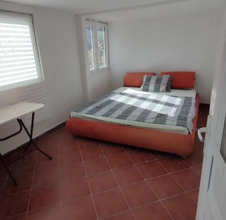 Izdavanje: Kuća 32 m² sa pogledom na more – Šušanj, Bar