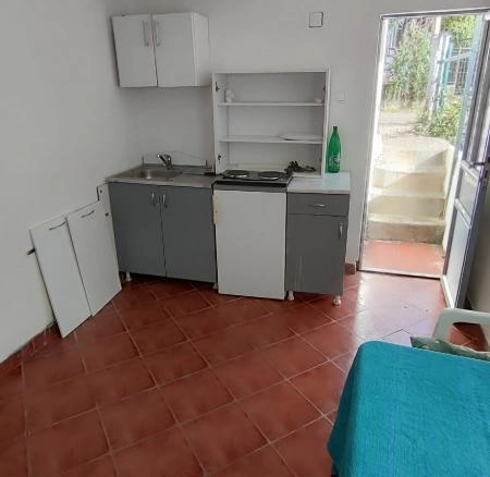 Izdavanje: Kuća 32 m² sa pogledom na more – Šušanj, Bar