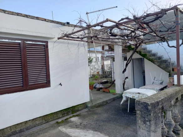 Kuća 140 m² na prvoj liniji do mora – Igalo, Herceg Novi