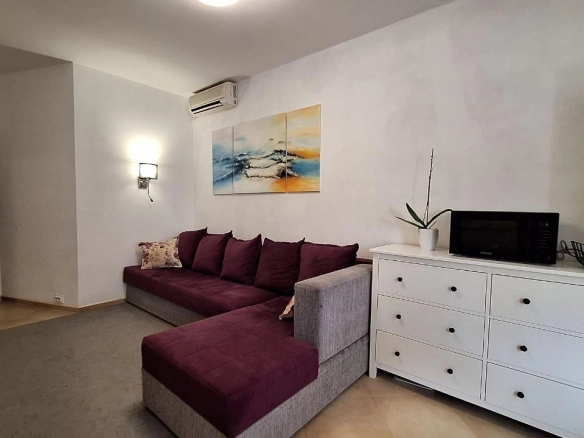 Dvosoban stan 60 m² sa pogledom na dvorište i more – Petrovac, Budva