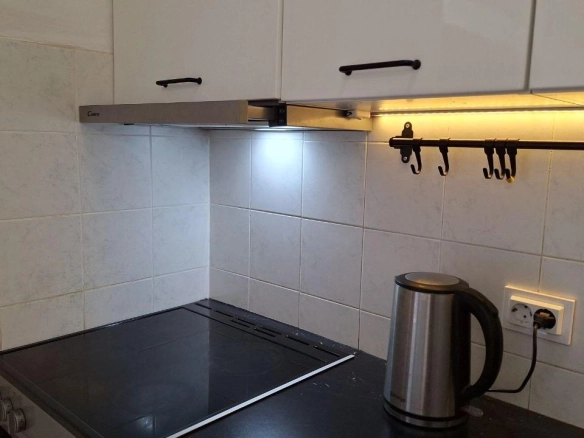 Dvosoban stan 60 m² sa pogledom na dvorište i more – Petrovac, Budva