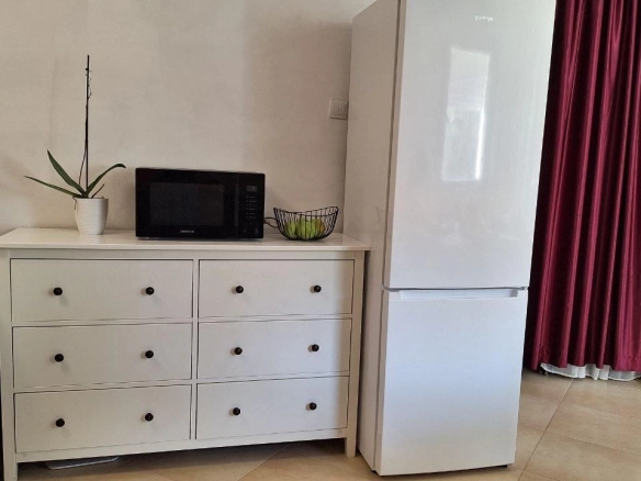 Dvosoban stan 60 m² sa pogledom na dvorište i more – Petrovac, Budva