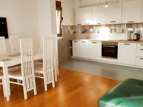 Trosoban stan 104 m² sa pogledom na more u kompleksu s bazenom – Dobra Voda, Bar