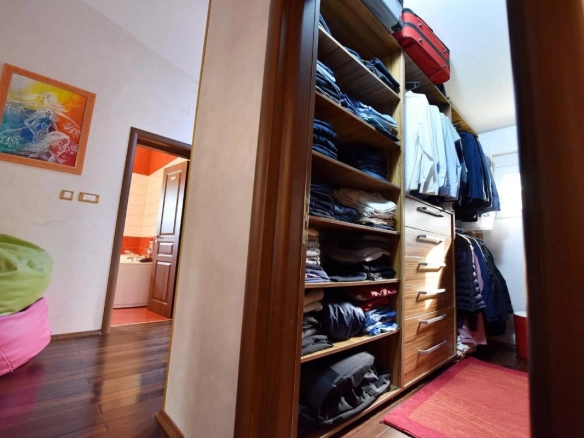 Kuća 235 m² sa ogradjenim placom od 508 m² – Velje Brdo, Podgorica