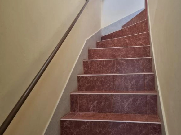 Trosoban dupleks stan 94 m² sa panoramskim pogledom na more – Petrovac, Budva