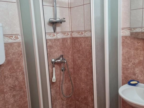 Trosoban dupleks stan 94 m² sa panoramskim pogledom na more – Petrovac, Budva