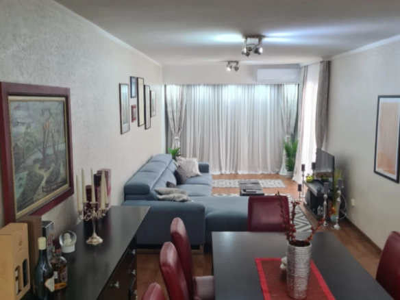 Trosoban stan 92 m² potpuno renoviran i moderno opremljen – Babilonija, Budva