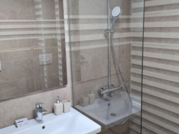 Trosoban stan 92 m² potpuno renoviran i moderno opremljen – Babilonija, Budva
