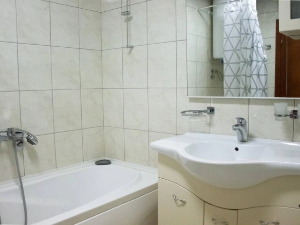 Dvosoban stan 100 m² sa pogledom na more – centar, Bar