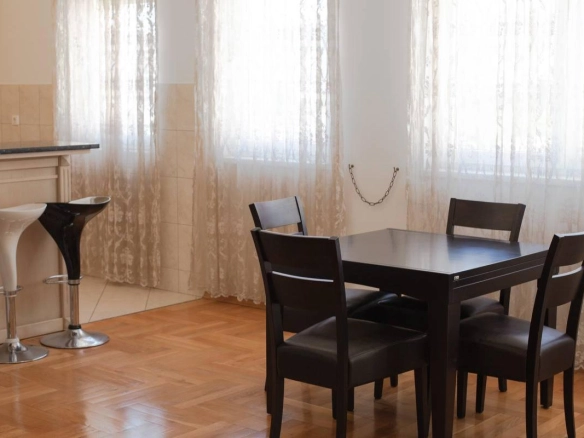 Dvosoban stan 100 m² sa pogledom na more – centar, Bar