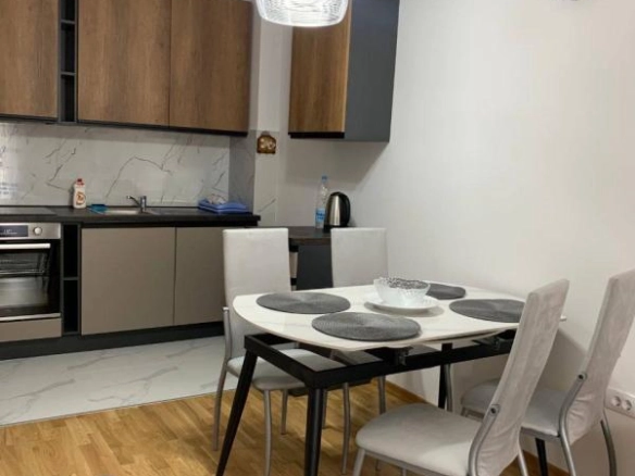Jednosoban stan 42 m² sa pogledom na grad i planine – Lazi, Budva