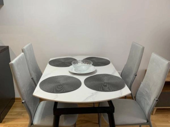 Jednosoban stan 42 m² sa pogledom na grad i planine – Lazi, Budva