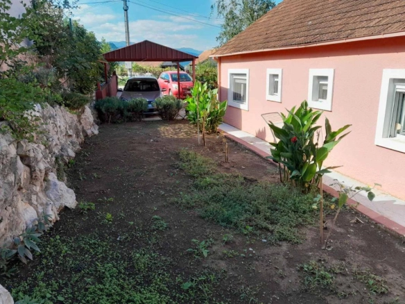 Kuća 130 m² na placu od 670 m² u mirnom zelenom okruženju – Danilovgrad