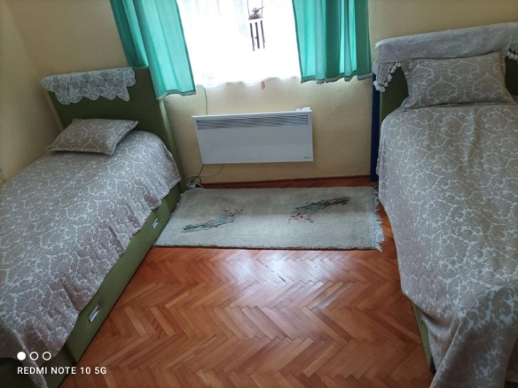 Kuća 130 m² na placu od 670 m² u mirnom zelenom okruženju – Danilovgrad
