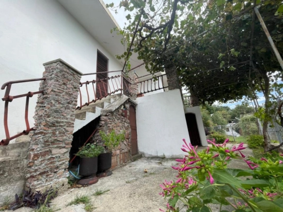 Kuća 83 m² sa placom od 186 m² i voćnjakom – Sutomore, Bar