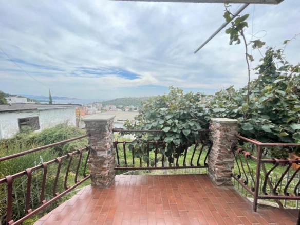 Kuća 83 m² sa placom od 186 m² i voćnjakom – Sutomore, Bar