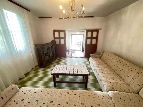 Kuća 83 m² sa placom od 186 m² i voćnjakom – Sutomore, Bar