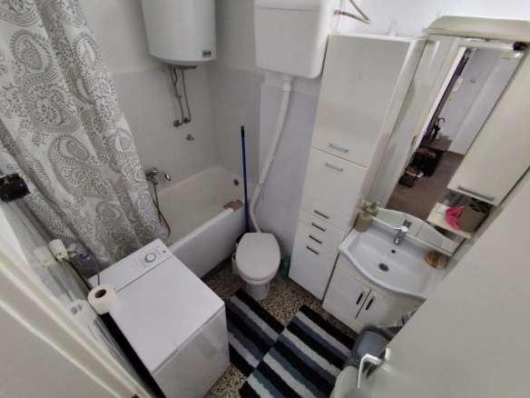 Jednosoban stan 44 m² na drugom spratu, namješten – Preko Morače, Podgorica
