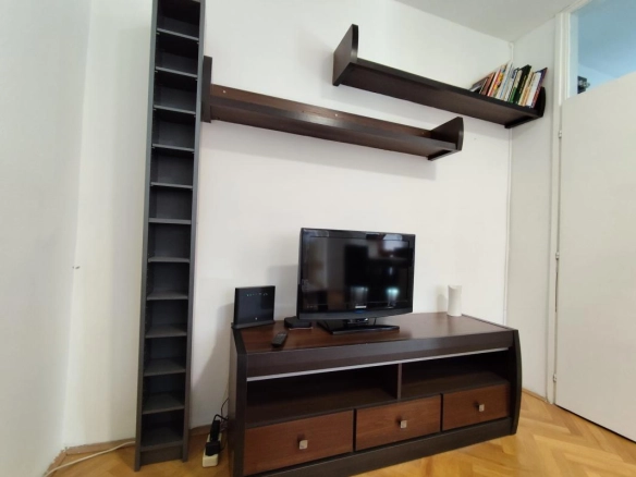 Jednosoban stan 44 m² na drugom spratu, namješten – Preko Morače, Podgorica