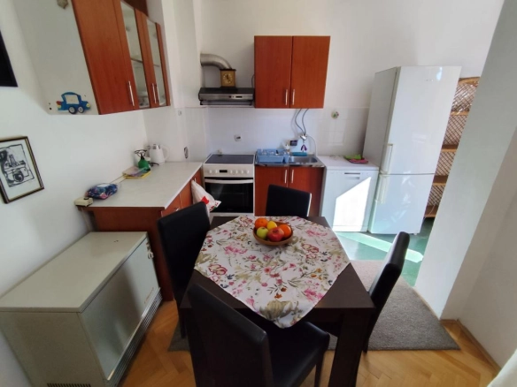 Jednosoban stan 44 m² na drugom spratu, namješten – Preko Morače, Podgorica