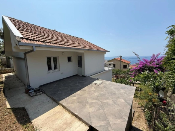 Kuća 136 m² sa pogledom na more na placu od 287 m² – Dobra Voda, Bar