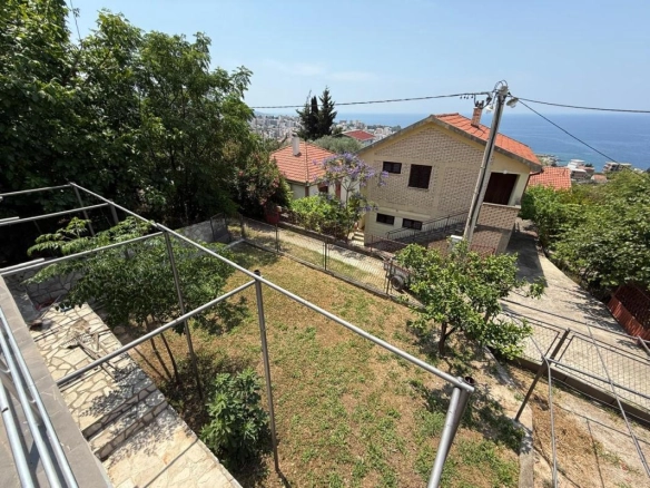 Kuća 136 m² sa pogledom na more na placu od 287 m² – Dobra Voda, Bar