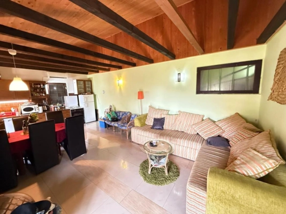 Kuća 140 m² sa placom od 372 m² i potokom uz parcelu – Čanj, Bar