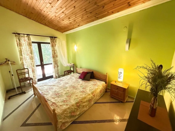 Kuća 140 m² sa placom od 372 m² i potokom uz parcelu – Čanj, Bar
