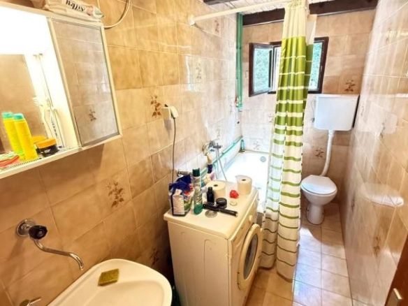 Kuća 140 m² sa placom od 372 m² i potokom uz parcelu – Čanj, Bar