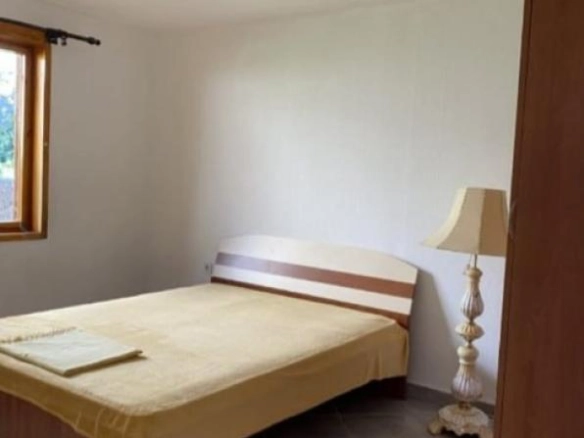 Porodična kuća 170 m² sa parkingom i pločom za drugu kuću – Stari Bar, Bar