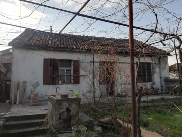 Dvije kamene kuće 118 m² za renoviranje na placu od 420 m² – Stara Varoš, Podgorica