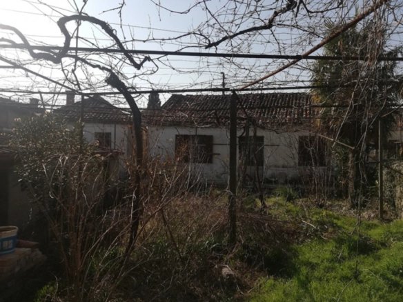Dvije kamene kuće 118 m² za renoviranje na placu od 420 m² – Stara Varoš, Podgorica