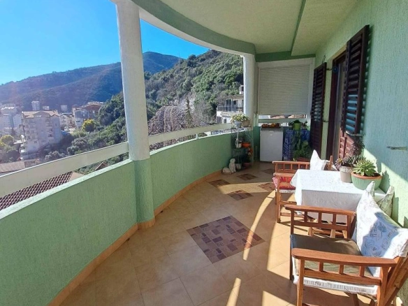 Trosoban stan 98 m² sa pogledom na more i garažom – Dubovica, Budva