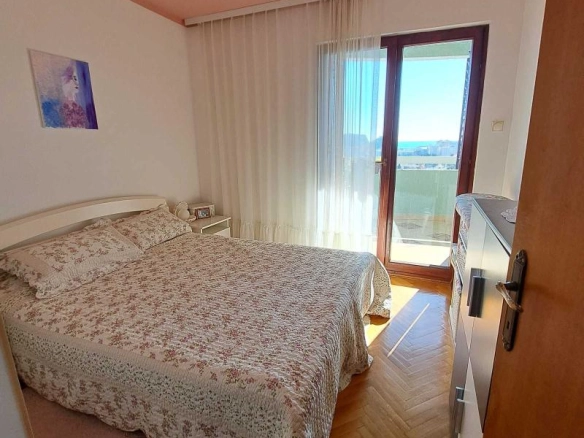 Trosoban stan 98 m² sa pogledom na more i garažom – Dubovica, Budva